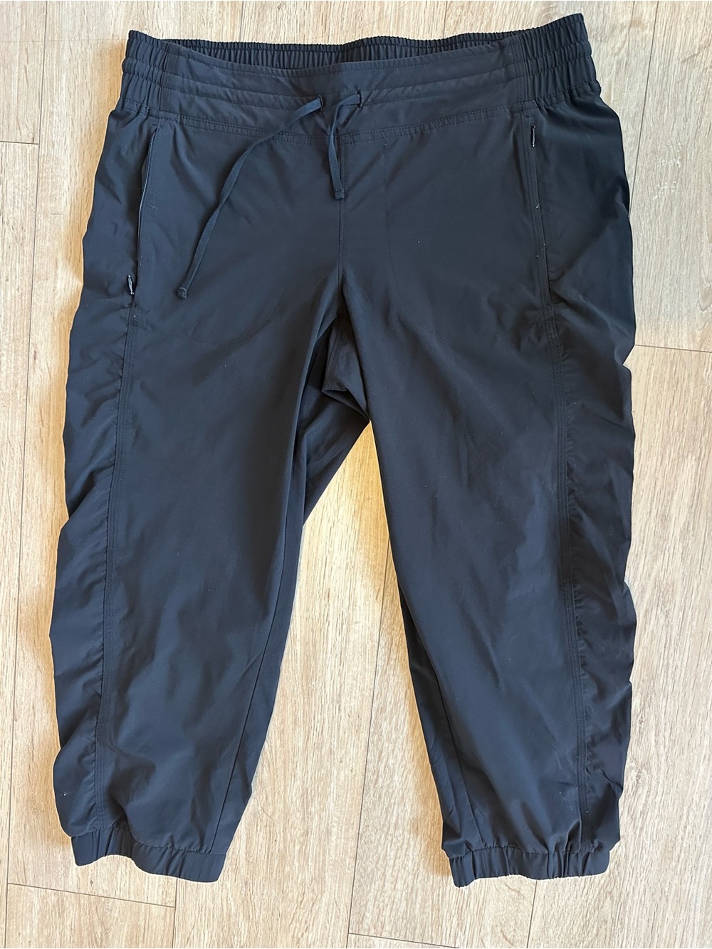 Athleta Black Capri Women’s light weight Joggers